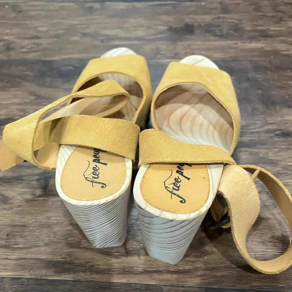 Free People‎ Tan Suede Pasadena Clogs Sz. 39 NWOB